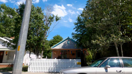 Augusta, Ga USA - 04 18 21: Downtown scenes pan of old historic vintage southern homes Tuttle streetのeditorial素材