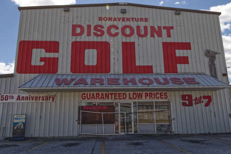 Augusta, Ga USA - 04 25 21: Entrance of Discount Golf super sports store exterior off Bobby Jones Expresswayのeditorial素材