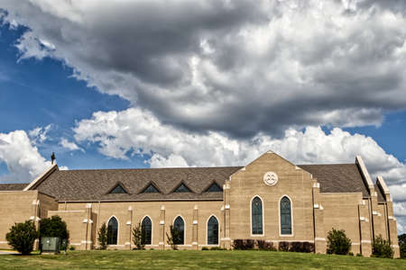 Columbia County, Ga  USA - 06 26 21: Large new modern fancy brick church side viewのeditorial素材