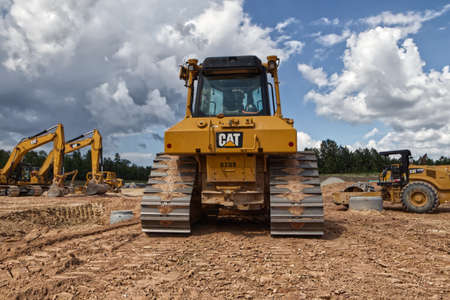 Augusta, Ga USA - 09 10 21: Construction site CAT bull dozier and multiple machinesのeditorial素材