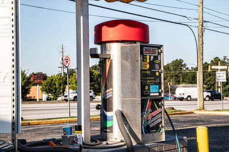 Augusta, Ga USA - 07 16 21: Vintage urban old coin car washのeditorial素材