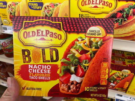 Martinez, Ga USA - 11 30 21: Old ElPaso dinner kitのeditorial素材