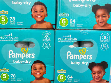Martinez, Ga USA - 11 30 21: Pampers diaper box in a retail storeのeditorial素材
