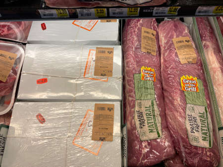 Hephzibah, Ga USA - 12 02 21: KJs retail grocery store interiorのeditorial素材