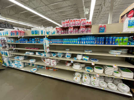 Hephzibah, Ga USA - 12 02 21: KJs retail grocery store interiorのeditorial素材