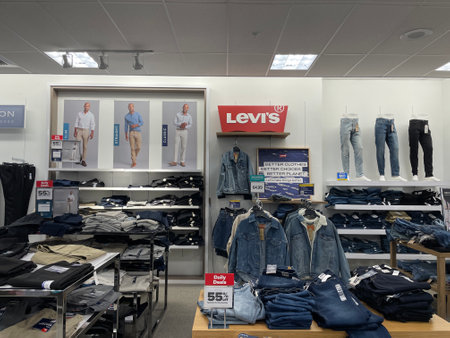 Evans, Ga USA - 12 03 21: Belk retail store interior holiday decorのeditorial素材