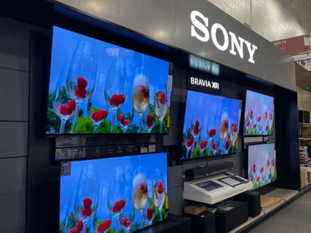 Augusta, Ga USA - 12 05 21: Best Buy retail electronics store interiorのeditorial素材