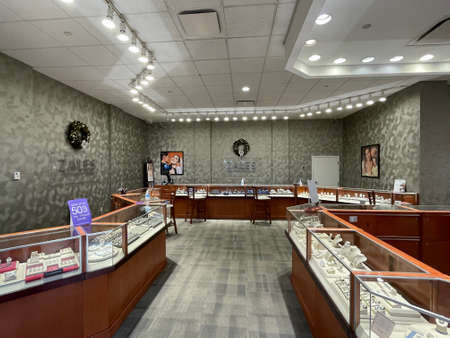 Augusta, Ga USA - 12 04 21: Augusta Mall retail interiorのeditorial素材