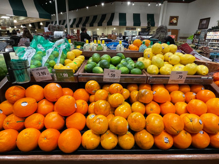 Augusta, Ga USA - 12 19 21: Fresh Market retail grocery store interior holidaysのeditorial素材