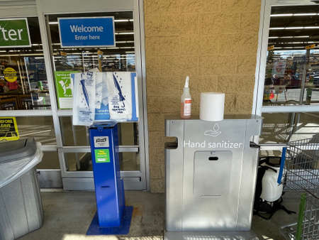 Martinez, Ga USA - 12 23 21: Walmart retail grocery store interiorのeditorial素材
