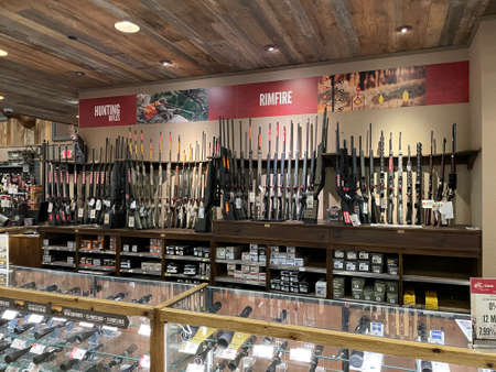 Augusta, Ga USA - 12 03 21: Cabelas retail store Cabela Parkwayのeditorial素材