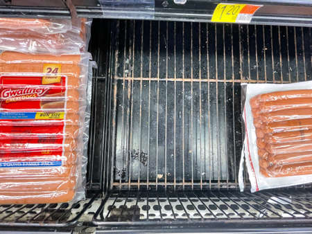 Augusta, Ga USA - 12 24 21: Walmart retail grocery store interior Christmas Eveのeditorial素材