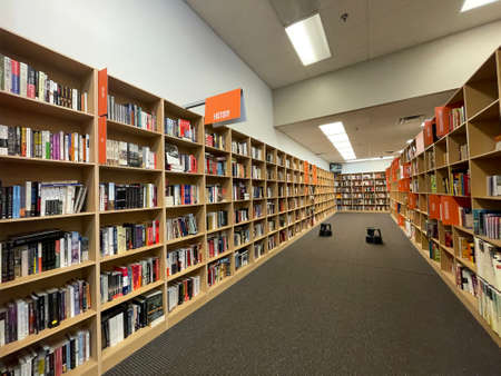 Augusta, Ga USA - 03 13 22: 2nd and Charles vintage retail super storeのeditorial素材