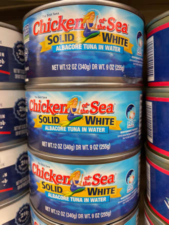 Grovetown, Ga USA - 04 20 22: Retail store shelf Chicken of the Sea tuna in waterのeditorial素材