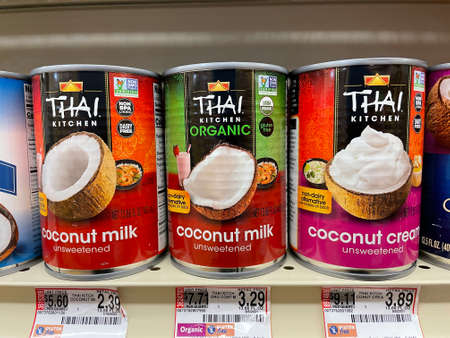 Grovetown, Ga USA - 03 20 22: Retail store shelves Thai Coconut milk and price tagのeditorial素材