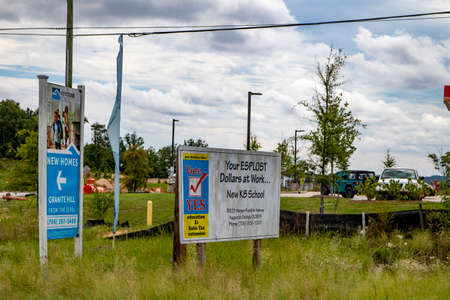 Augusta, Ga USA - 07 25 21: SPLOST lawn sign and new homesのeditorial素材