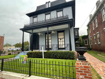 Augusta, Ga USA 05 21 22: Downtown Augusta Georgia black fence old vintage gray building front viewのeditorial素材