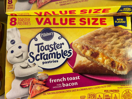 Grovetown, Ga USA - 05 24 22: Retail store Pillsbury toaster strudels scramblesのeditorial素材