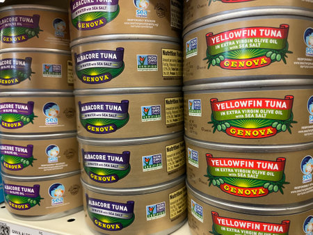 Grovetown, Ga USA - 06 25 22: Retail grocery store Genova albacore canned tunaのeditorial素材