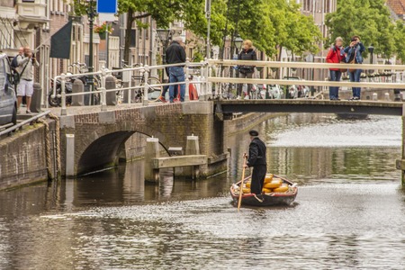 a boat with cheeses in alkmaar goes away towards the market of Fridays. netherlands hollandのeditorial素材