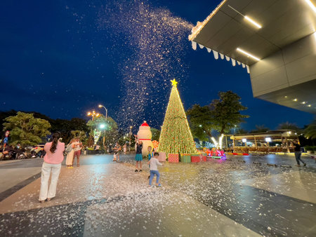 Artificial snow brings holiday atmosphere to Nha Trang streetsのeditorial素材