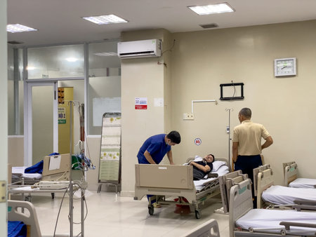 Doctor measuring patients blood pressure in hospital room, Nha Trang 18.10.2025 Vietnamのeditorial素材