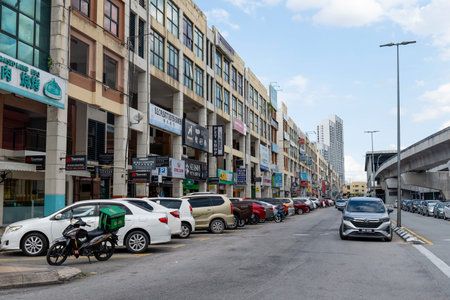 Urban Street Scene in Kuala Lumpur Malaysia with Shop Houses Parked Cars and Elevated Metro Infrastructure Kuala Lumpur 29.01.2026 Malaysiaのeditorial素材