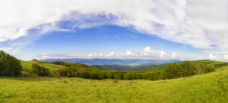 Panoramic photograph of the valley of Casentino (Tuscany) shooting from the summit of Mount Pratomagno (1,592 m.). The special feature of this mount is that the summit is a huge lawn with only a few trees, hence its name which means precisely "great meadoの写真素材