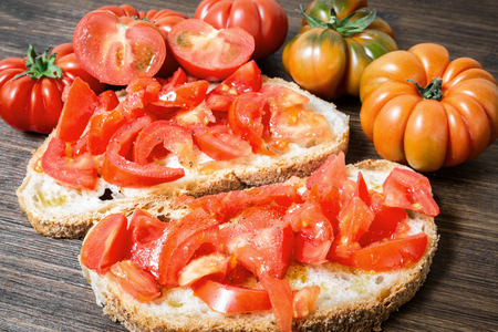 Bread oil and tomato. Appetizing very fresh food typical of the Mediterranean diet, seasoned with the addition of salt and pepper.
の写真素材