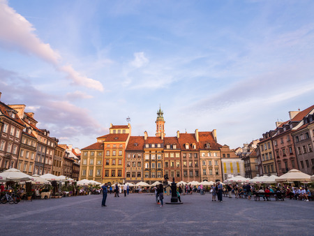 Warsaw's Old Town Market Place on a late summer afternoon. Wide angle, horizontal orientation.のeditorial素材