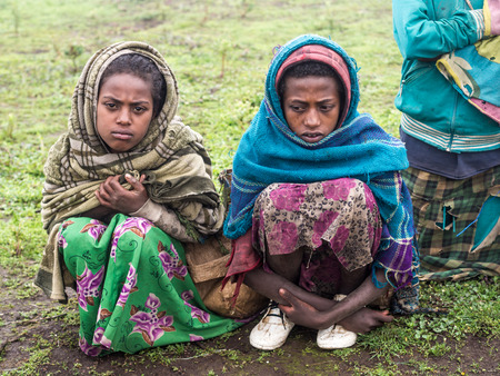 Girls selling souvenirs in Semien Mountains, Ethiopia, on a foggy day.のeditorial素材