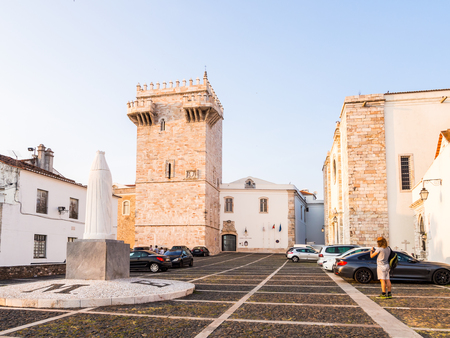 ESTREMOZ, PORTUGAL â AUGUST 23, 2018: Estremoz Castle (Castelo da Rainha Santa Isabel) with Tres Coroas (Three Crowns) marble tower, at sunset.のeditorial素材
