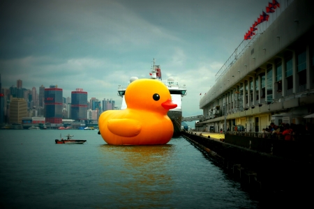 Rubber Duck with Hong Kong seaviewのeditorial素材