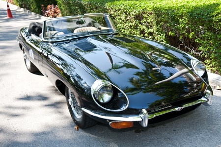 HUA HIN - DECEMBER 18: Jaguar E-Type , 1967 year. Retro Car on Vintage Car Parade 2010 at Sofitel Resort on December 18, 2010 in Hua Hin, Thailand. のeditorial素材