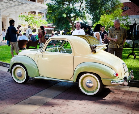 HUA HIN - DECEMBER 18: Fiat Topolino 500C , 1949 year. Retro Car on Vintage Car Parade 2010 at Sofitel Resort on December 18, 2010 in Hua Hin, Thailand. のeditorial素材