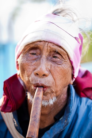 PAI, THAILAND - FEB 3: Unidentified Lahu tribe senior man plays the lusheng traditional musical instrument, review of daily life of local people, Mae Hong Son province near to Myanmar border on Feb 3, 2012 in Pai, Thailand. のeditorial素材