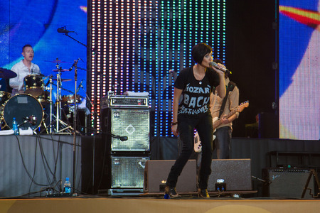 MOSCOW - JULY, 22: Singer Natalie Imbruglia. Music Festival Kryliya at Tyshino Stadium. July 22, 2007 in Moscow, Russiaのeditorial素材