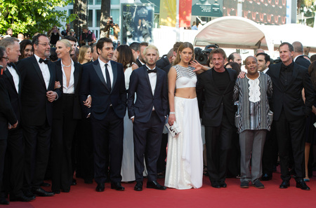 CANNES, FRANCE - MAY 20: Jean Reno, Adele Exarchopoulos, Sean Penn, Hopper Penn, Charlize Theron, Javier Bardem  attend the 'The Last Face' premiere. 69th annual Cannes Film Festival at the Palais des Festivals on May 20, 2016 in Cannesのeditorial素材