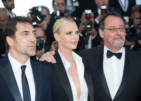 CANNES, FRANCE - MAY 20: Jean Reno,  Charlize Theron, Javier Bardem attend the 'The Last Face' premiere. 69th annual Cannes Film Festival at the Palais des Festivals on May 20, 2016 in Cannesのeditorial素材