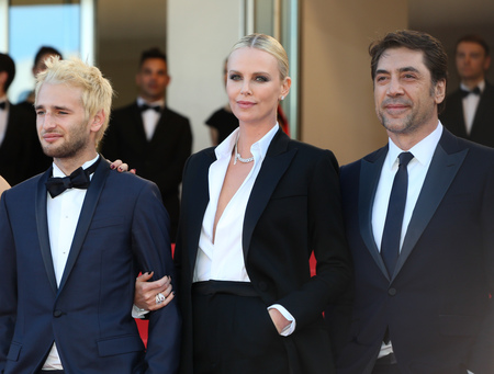 CANNES, FRANCE - MAY 20: Hopper Penn, Charlize Theron, Javier Bardem  attends the 'The Last Face' premiere. 69th annual Cannes Film Festival at the Palais des Festivals on May 20, 2016 in Cannesのeditorial素材