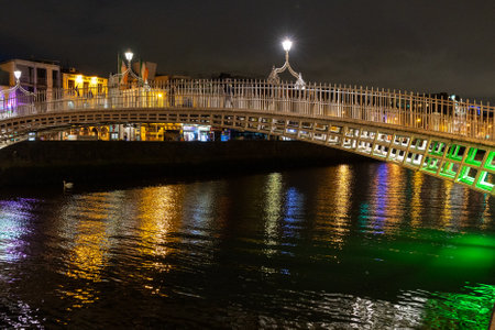 DUBLIN, IRELAND - 25 MARCH 2023: The Hapenny bridge in Dublin City, Ireland. Night view.のeditorial素材