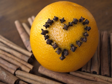 clove heart  on the cinnamonの写真素材