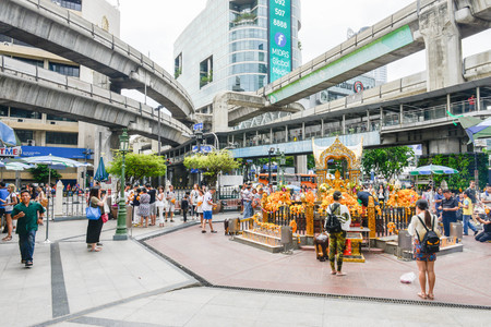 Thailand Bangkok Aug14,2016 - The nationalities are praying to four face Buddha at Ratchaprasong Intersectionのeditorial素材