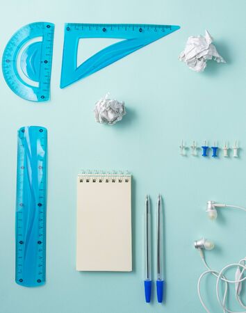flatley, white blank Notepad on a blue background, office supplies, blue pens. copyspaceの写真素材