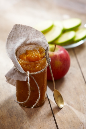 jar of apple jam on wooden tableの写真素材