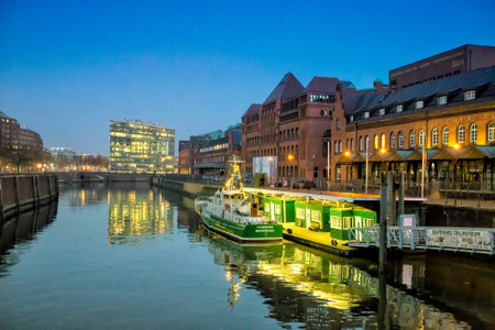 Hamburg, Germany - FEBRUARY15, 2017: night view of old Hamburg buildings and canalのeditorial素材