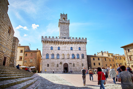 Montepulciano, Italy - MAY 5, 2017: Palazzo Comunale (Town Hall) in Piazza Grande, Antique Montepulciano town, Tuscanyのeditorial素材