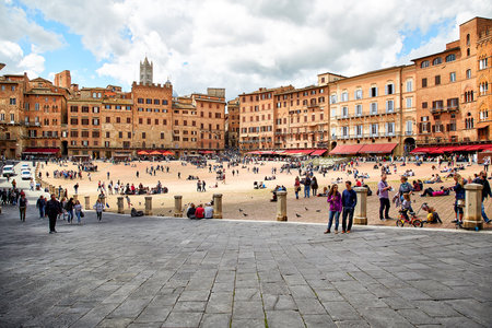 Siena, Italy - MAY 4, 2017: View of "Piazza del Campo" main square in the city center of Siena, famous for its horse race and parade called "Palio di Siena". Located in the Tuscany regionのeditorial素材
