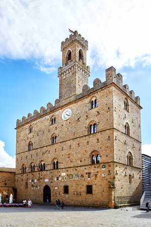 Siena, Italy - MAY 4, 2017: Volterra town central square, medieval palace Palazzo Dei Priori landmark, Pisa state, Tuscany, Europeのeditorial素材