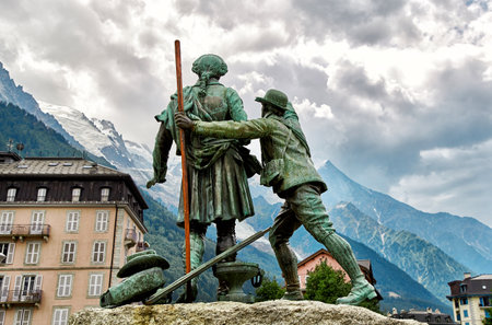 Chamonix, France - JULY 19, 2017: The Statue of de Saussure, Chamonix Mont Blanc, Franceのeditorial素材